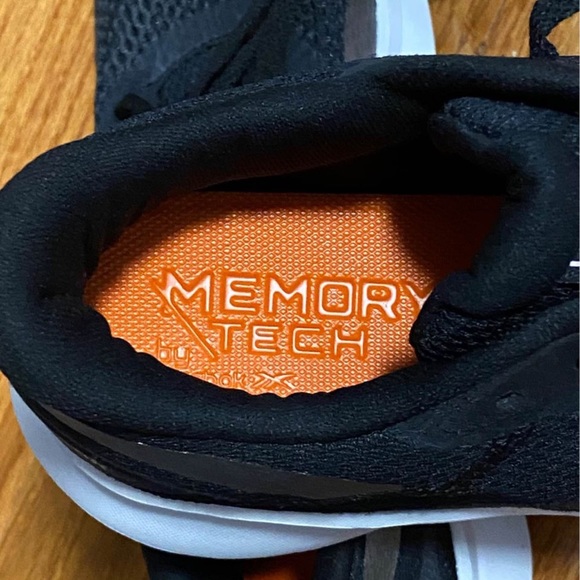 Reebok Running Shoes - Ladies size 6 - Picture 4 of 5